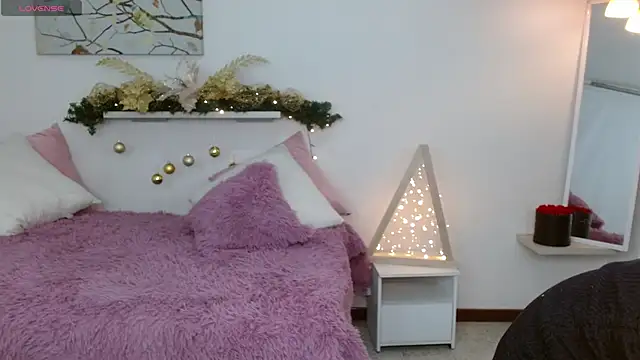 sofia perez    online show from November 28, 2025, 9:28 pm