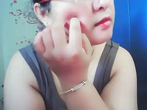 xiaorou-z online show from October 11, 2025, 6:34 am