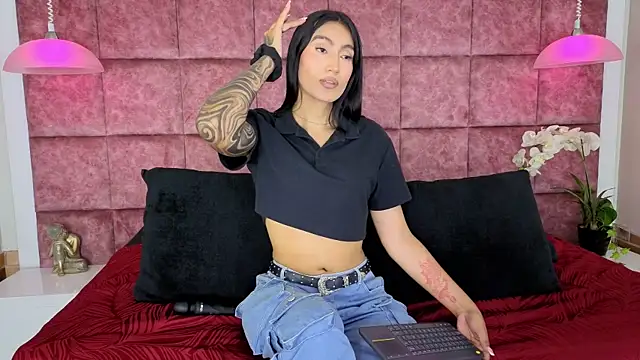 Taly Fox online show from April 7, 2026, 9:37 pm