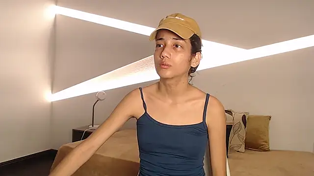 hot little bunny online show from October 6, 2025, 9:12 pm