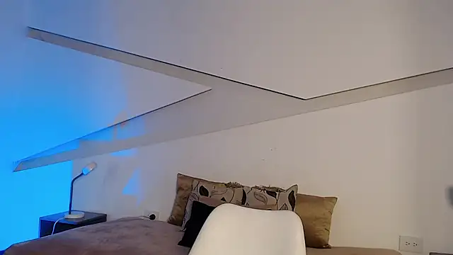 hot little bunny online show from October 17, 2025, 8:22 pm