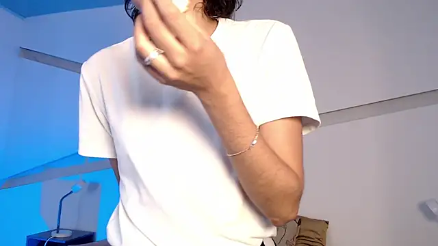 hot little bunny online show from October 21, 2025, 8:53 pm