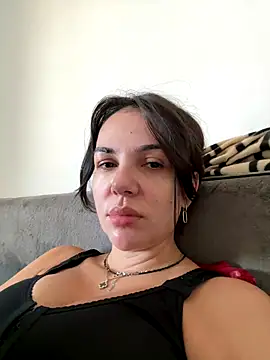 TaniaAmore online show from November 3, 2025, 10:49 am