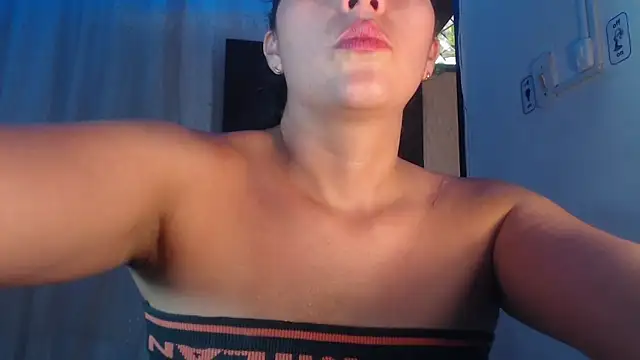 DaMikaela  online show from January 18, 2025, 6:32 pm