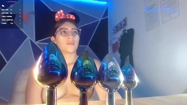 DaMikaela  online show from October 9, 2025, 7:34 pm