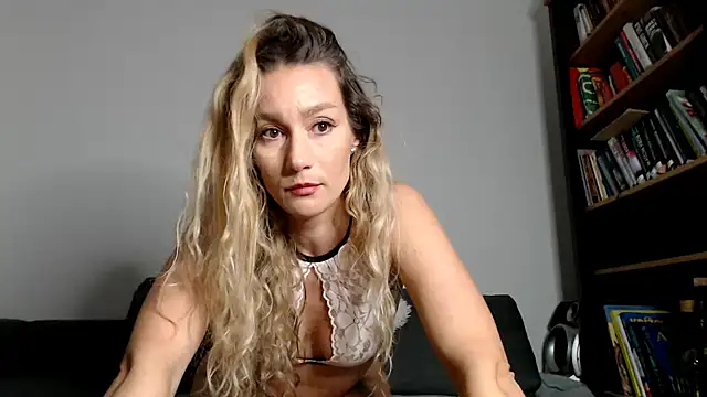 ChocoBelle online show from October 9, 2025, 8:18 pm