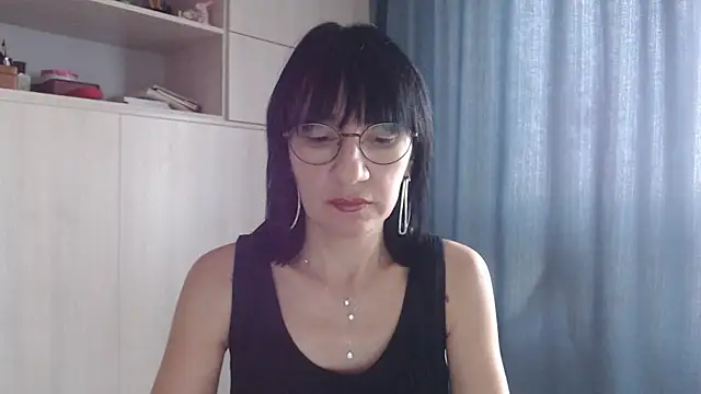 Snapshot of Erica95Bloom chatting on September 14, 2025, 9:19 am Erica95Bloom online show from September 14, 2025, 9:19 am