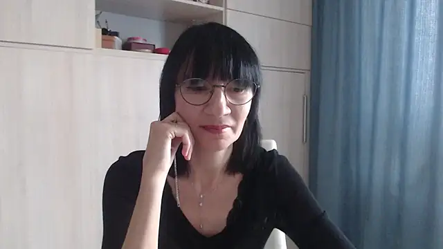Snapshot of Erica95Bloom chatting on September 17, 2025, 6:59 am Erica95Bloom online show from September 17, 2025, 6:59 am