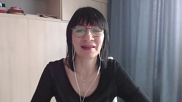 Snapshot of Erica95Bloom chatting on September 19, 2025, 11:11 am Erica95Bloom online show from September 19, 2025, 11:11 am