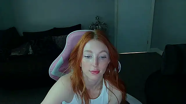 Snapshot of Red_firesquirt chatting on March 18, 2025, 9:32 pm Red firesquirt online show from March 18, 2025, 9:32 pm