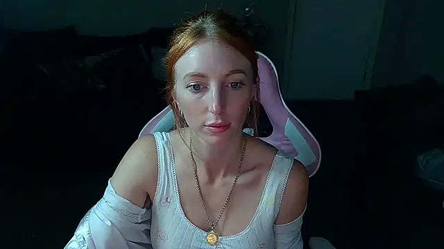 Snapshot of Red_firesquirt chatting on October 16, 2025, 9:05 pm Red firesquirt online show from October 16, 2025, 9:05 pm