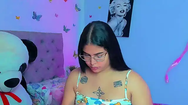Snapshot of mabellfox chatting on December 7, 2024, 4:03 pm mabellfox online show from December 7, 2024, 4:03 pm