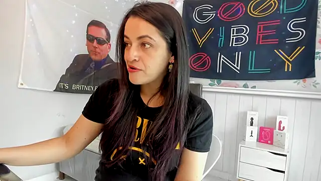 LovelyAzucena online show from October 18, 2025, 3:13 pm