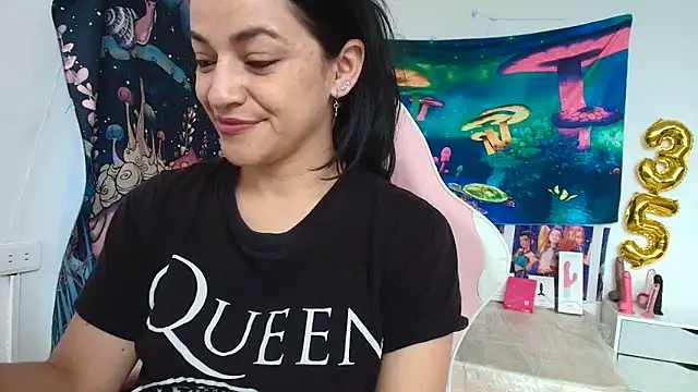 LovelyAzucena online show from May 23, 2026, 2:43 pm