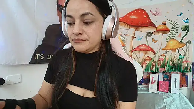 LovelyAzucena online show from July 10, 2026, 2:19 pm