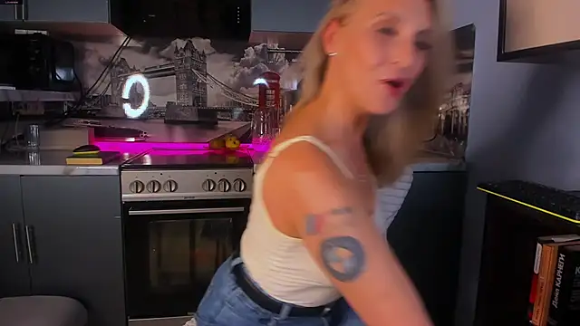 Afanasia online show from November 3, 2025, 7:04 pm