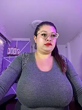 Snapshot of MiiaaJoness chatting on January 23, 2025, 3:01 pm MiiaaJoness online show from January 23, 2025, 3:01 pm