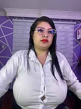 MiiaaJoness online show from May 5, 2026, 4:26 pm