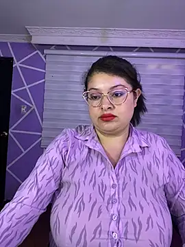 Snapshot of MiiaaJoness chatting on May 20, 2026, 8:37 pm MiiaaJoness online show from May 20, 2026, 8:37 pm