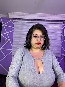 Snapshot of MiiaaJoness chatting on June 17, 2026, 3:02 pm MiiaaJoness online show from June 17, 2026, 3:02 pm