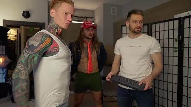 Snapshot of enjoy_me chatting on November 3, 2025, 3:35 pm enjoy me online show from November 3, 2025, 3:35 pm