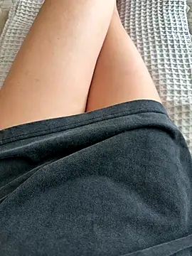 Donna Evans online show from October 20, 2025, 4:13 am