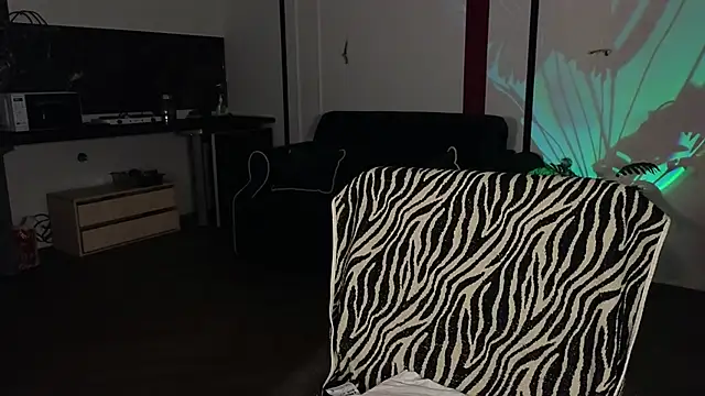 Snapshot of ATOMIC-KETCHUP chatting on October 31, 2025, 10:49 am ATOMIC-KETCHUP online show from October 31, 2025, 10:49 am