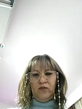Snapshot of naughtymilfT chatting on February 20, 2025, 5:18 pm naughtymilfT online show from February 20, 2025, 5:18 pm