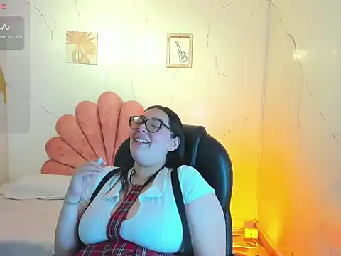 NiickyJones online show from June 6, 2026, 2:49 am