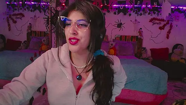 azahar  ziiz online show from October 7, 2025, 11:13 pm