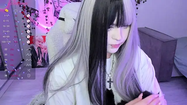 SelenaCute online show from November 20, 2025, 4:45 am