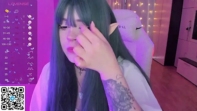 SelenaCute online show from March 23, 2026, 5:44 am