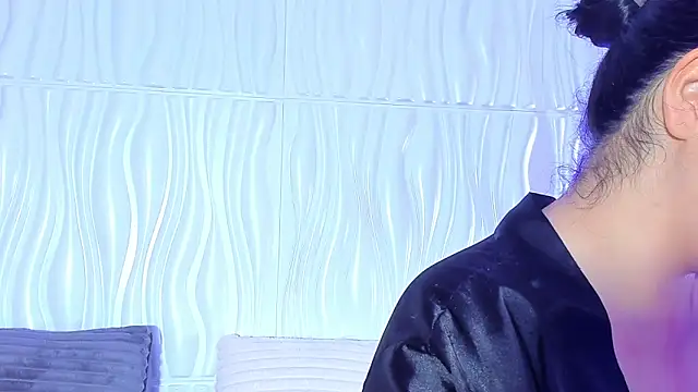 Abby  colins online show from April 15, 2026, 3:52 pm