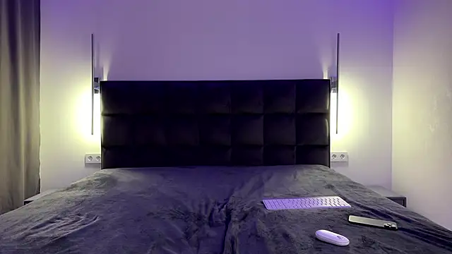 Snapshot of NotElis chatting on November 10, 2025, 4:17 pm NotElis online show from November 10, 2025, 4:17 pm