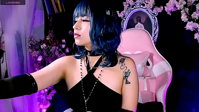 kitty roxy online show from March 16, 2026, 5:44 am