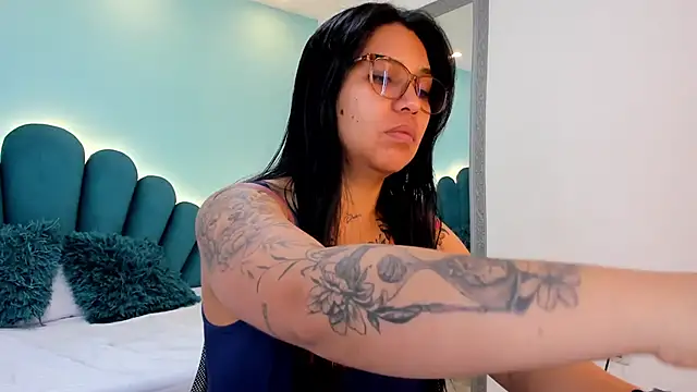 sharlott18 online show from February 22, 2026, 1:09 pm