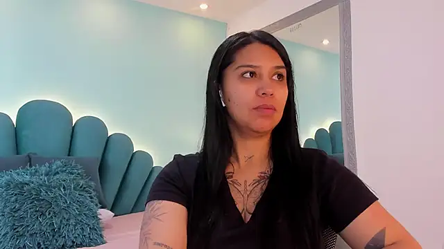 sharlott18 online show from March 14, 2026, 12:21 pm