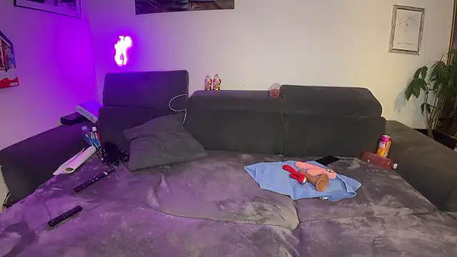 Snapshot of Furby13 chatting on December 3, 2024, 10:07 pm Furby13 online show from December 3, 2024, 10:07 pm