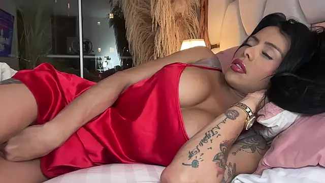 Snapshot of HOT_LADY_777 chatting on December 17, 2024, 12:23 am HOT LADY 777 online show from December 17, 2024, 12:23 am