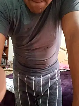 Snapshot of AlbertoZav chatting on December 21, 2024, 9:04 pm AlbertoZav online show from December 21, 2024, 9:04 pm