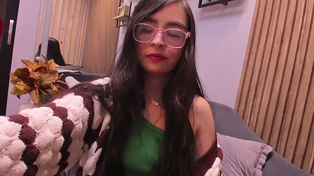 Eva Macalliter online show from November 28, 2025, 3:20 am