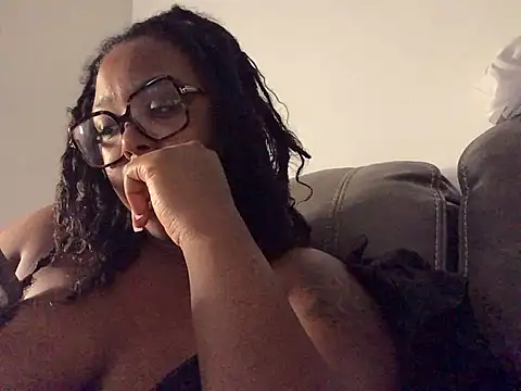 SweetHoneyBunz online show from July 15, 2026, 3:12 am