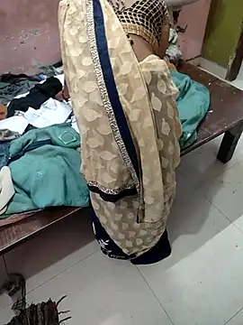 Snapshot of COUPLLE_VILLAGE chatting on February 24, 2025, 3:33 am COUPLLE VILLAGE online show from February 24, 2025, 3:33 am