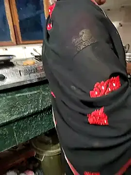 Snapshot of COUPLLE_VILLAGE chatting on March 8, 2025, 4:01 am COUPLLE VILLAGE online show from March 8, 2025, 4:01 am