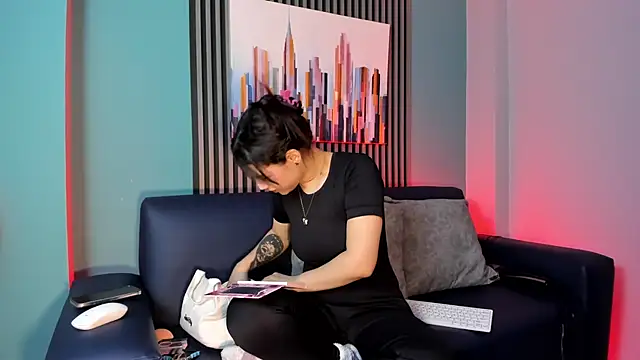 emily roberts1 online show from October 2, 2025, 1:07 pm