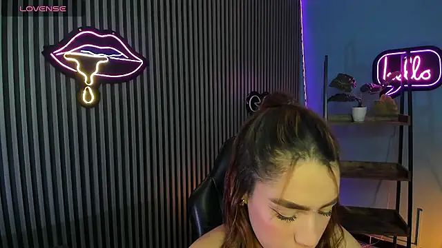 emily roberts1 online show from November 6, 2025, 4:35 am