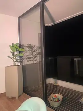 Snapshot of Helenbronwx chatting on December 23, 2024, 2:13 am Helenbronwx online show from December 23, 2024, 2:13 am