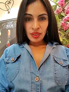 Snapshot of Astrid-- chatting on February 28, 2025, 8:18 pm Astrid-- online show from February 28, 2025, 8:18 pm