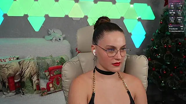 HarleyDeess online show from December 6, 2024, 3:30 am