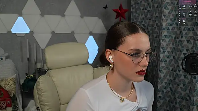 HarleyDeess online show from December 11, 2024, 10:49 pm